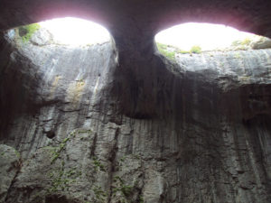 Prohodna Cave