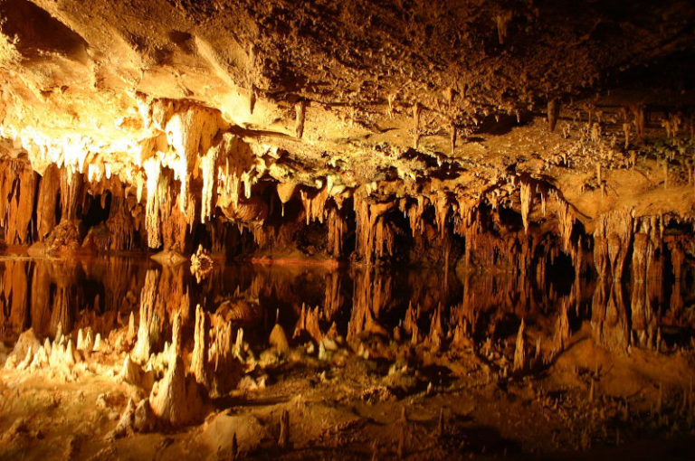 Luray Caverns l Geological Masterpiece - Our Breathing Planet